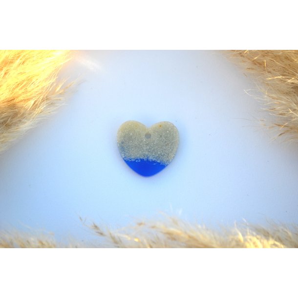 Hundetegn, stort hjerte, strand og hav