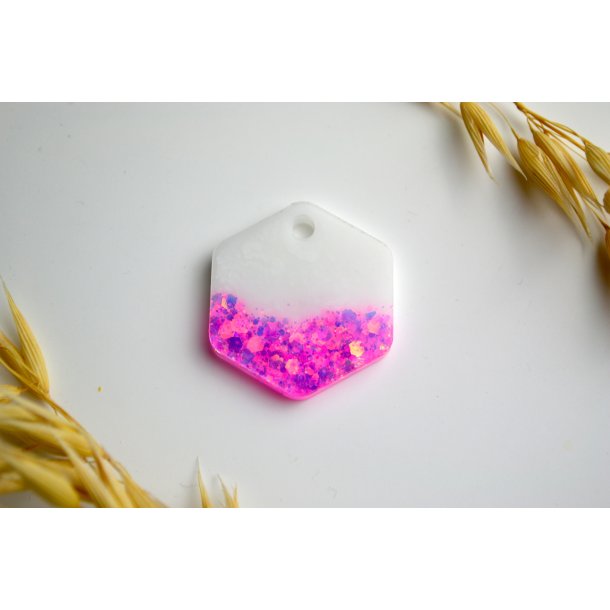 Hundetegn, mellem hexagon, pink glitter med hvid