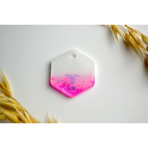 Hundetegn, mellem hexagon, pink glitter med hvid