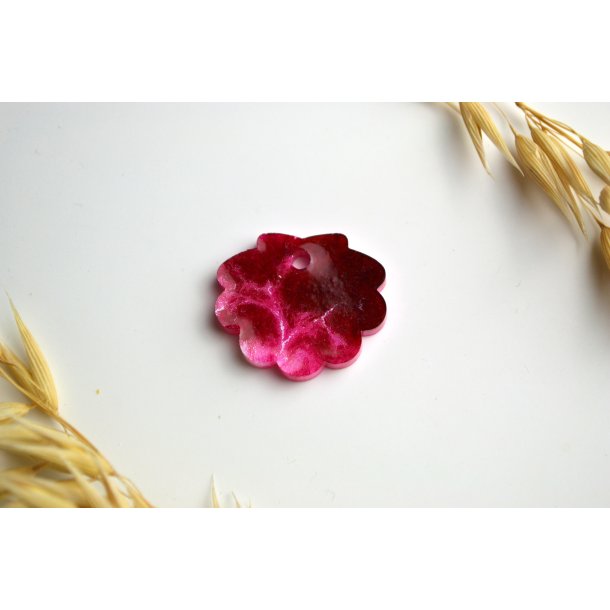 Hundetegn, lille musling, pink og hvid shimmer