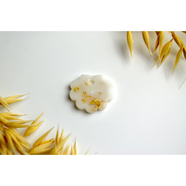 Hundetegn, lille musling, perlemor med bladguld