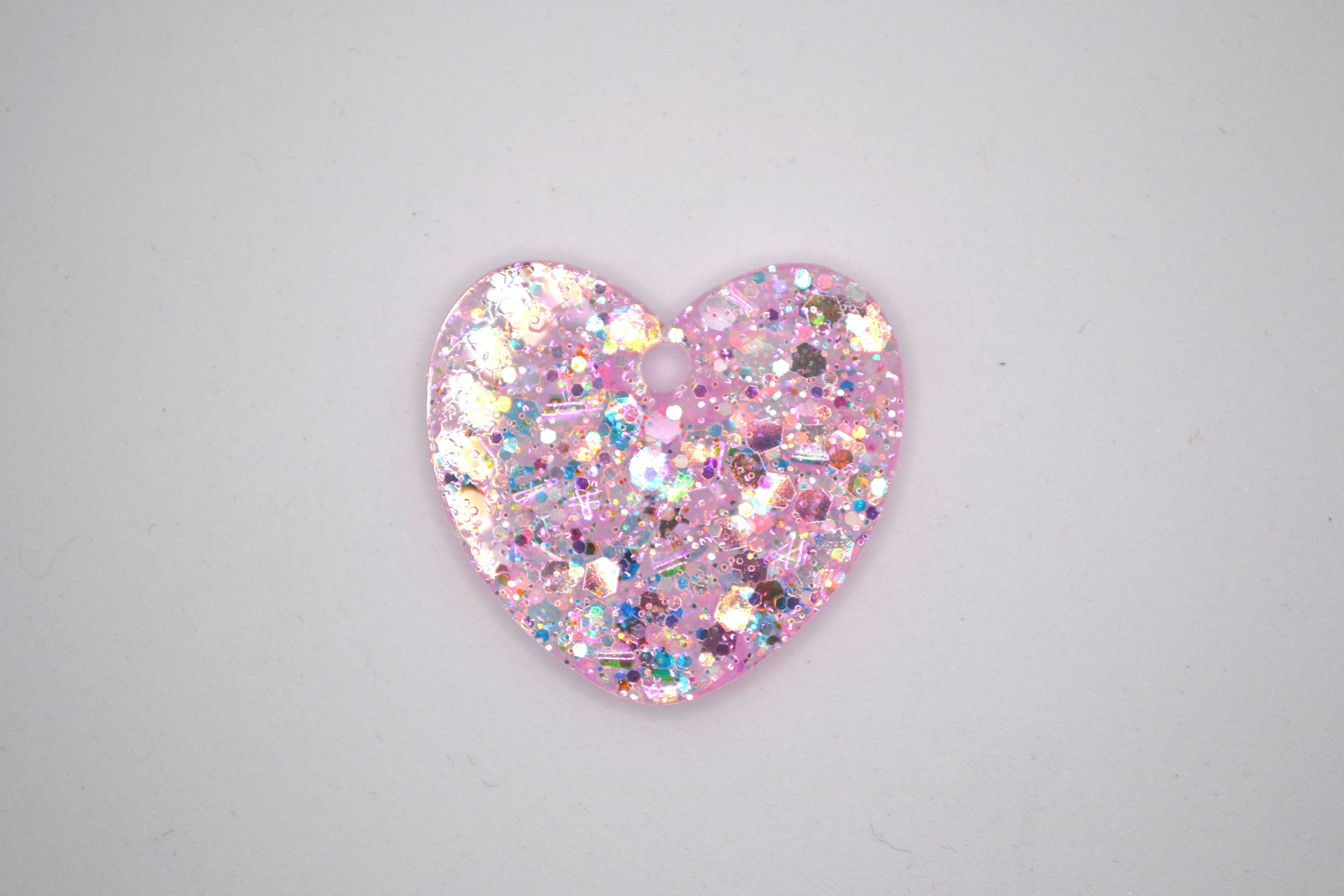 Hundetegn, stort hjerte, lyserd glitter